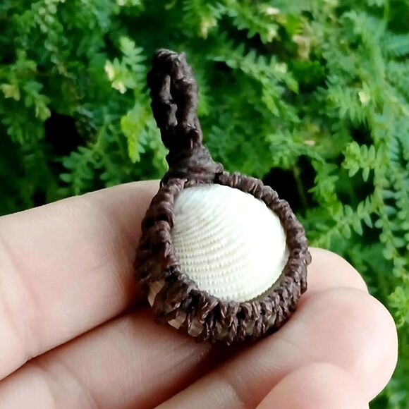 Macrame Seashell Pendant, Shell Jewelry, Natural Shell Pendant 1.75" - Picture 4 of 4